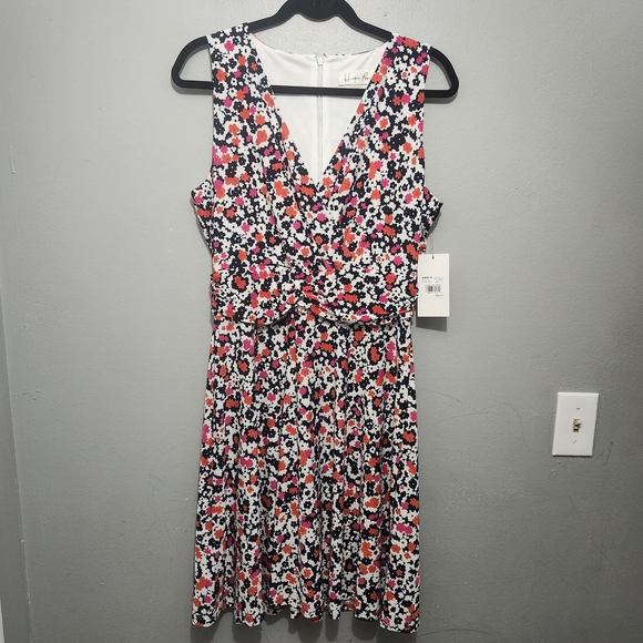 Floral V-Neck Sleeveless  Mini Dress in Pink Mix Size 10 New With Tags - Picture 2 of 8